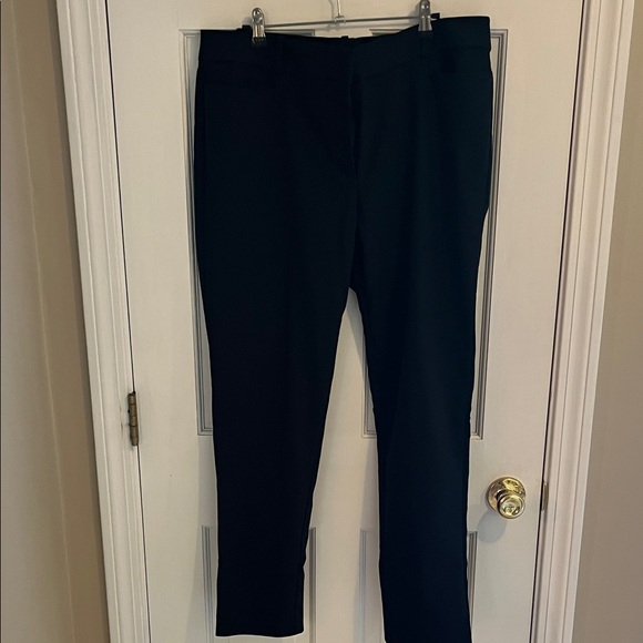 LOFT Black Curvy skinny Fit Pants size 14 in like new condtion - Picture 1 of 8